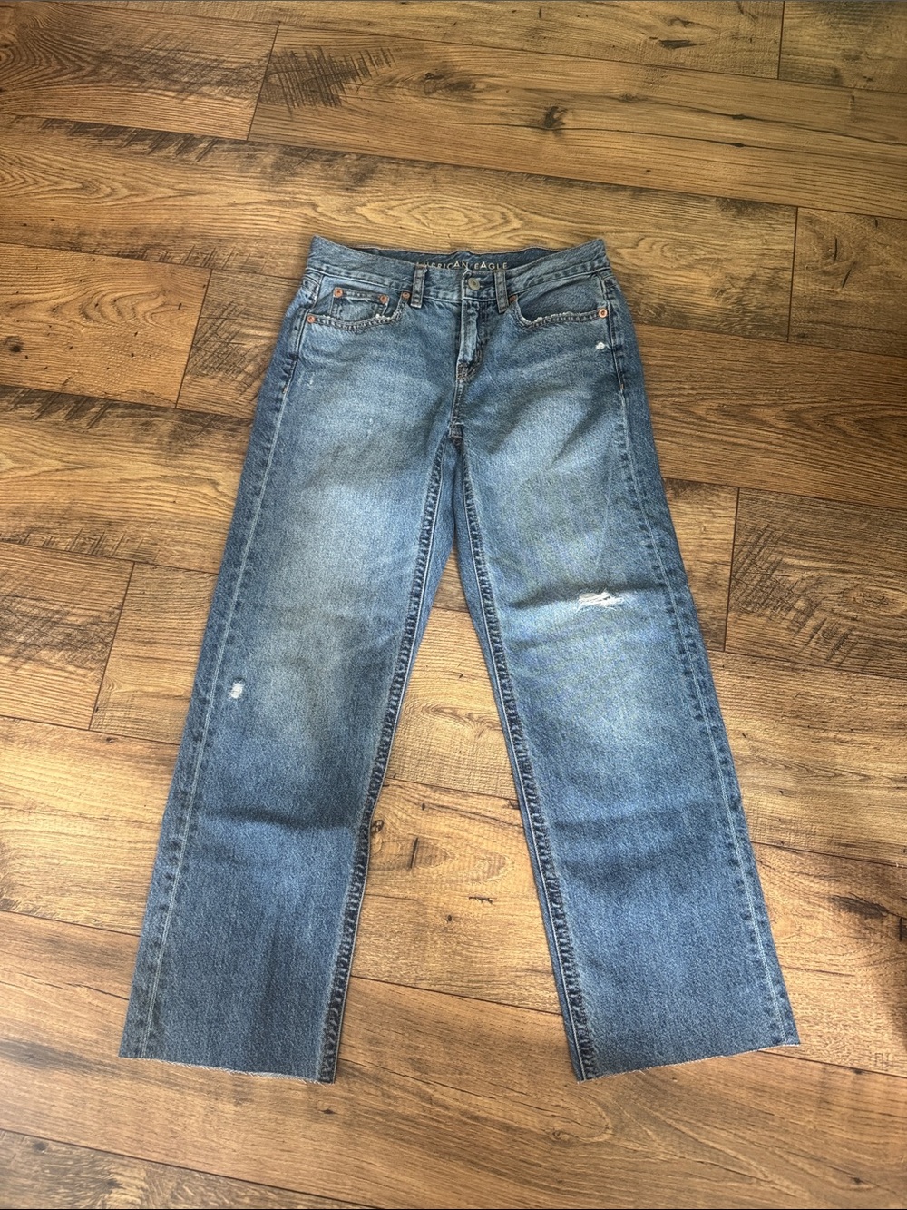 Women’s American eagle low rise classic straight jeans 0